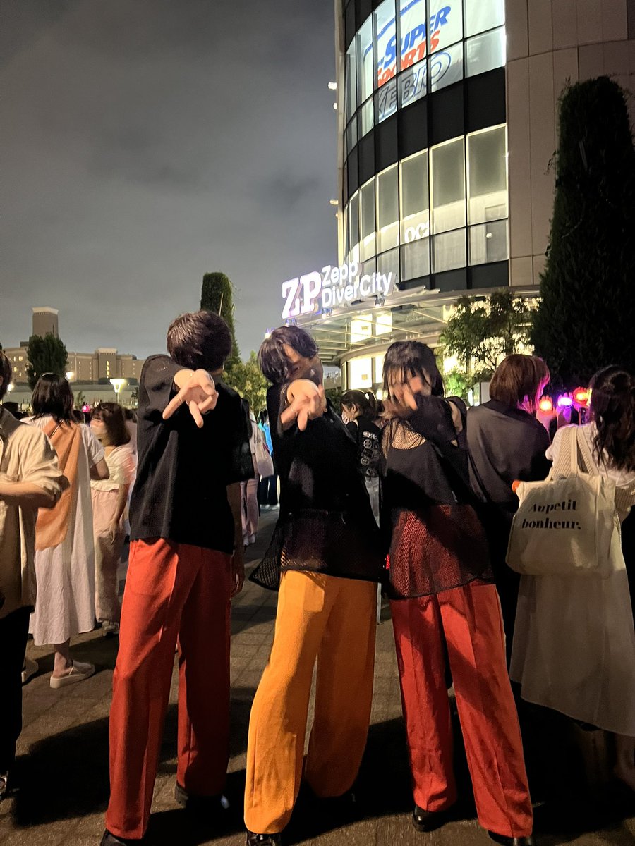 genic_ryusei's tweet photo. 今年の振り返り②
デニム4連はかわいすぎてすれ違う全人類が振り返ったと思う。

#増子敦貴BDモザイクアート企画 https://t.co/CLpZ7YmrSh