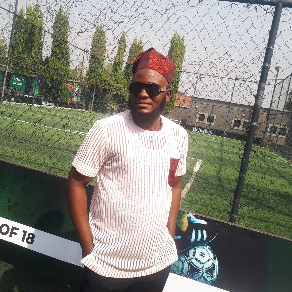 ANIARINZE's tweet photo. Simple me , i will show some love to u my friends...... https://t.co/gC4qVIzCYK