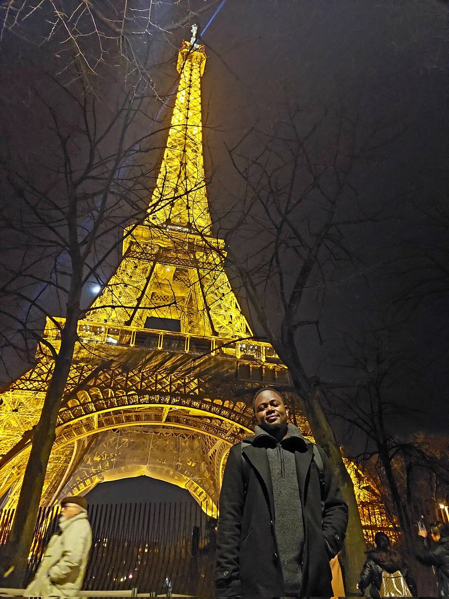 iChenko_SM's tweet photo. Let's share these before the #NewYear2023's Eve celebrations at the #eiffeltower. https://t.co/jqnZqs3yM9
