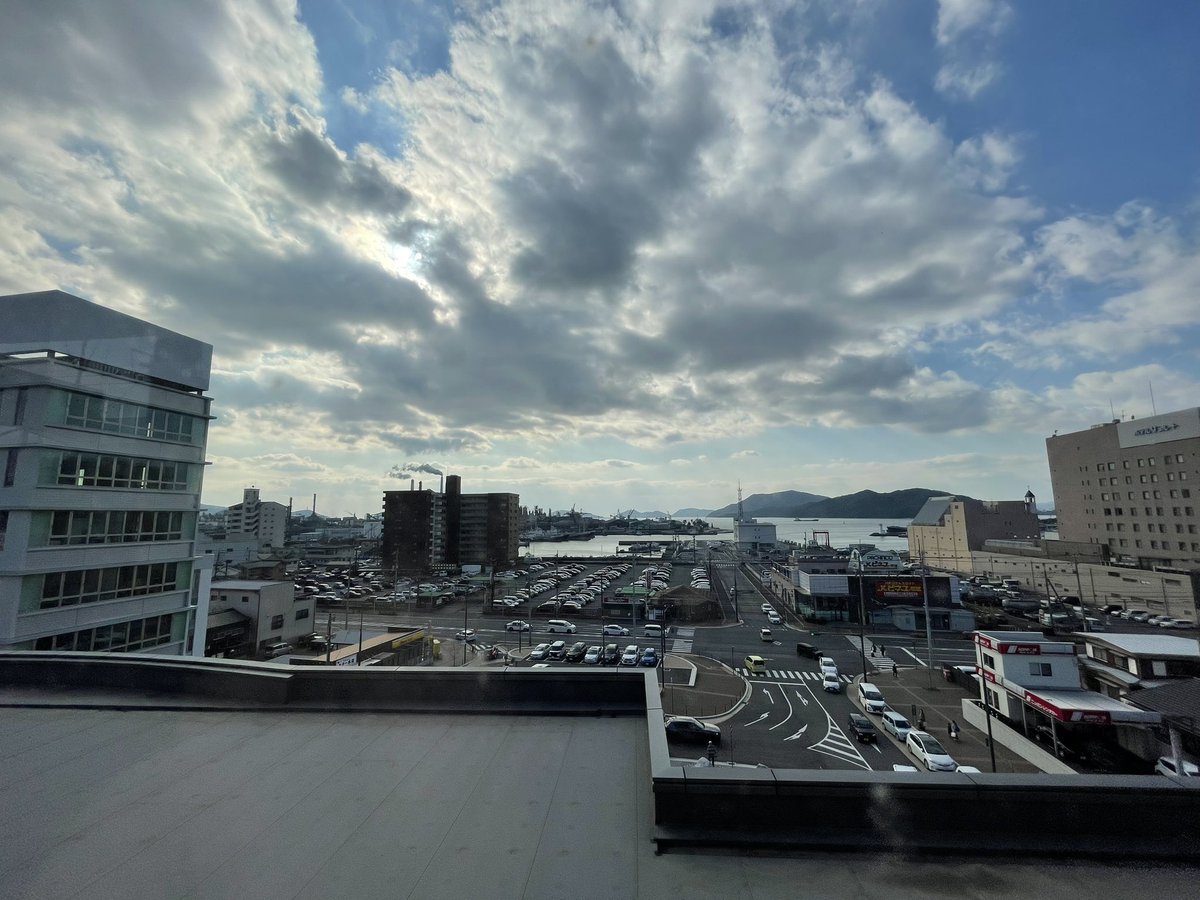 4年ぶりに地元に帰ってきた！ https://t.co/XbrhUQaFmP… https://t.co/53JXqJDQBE