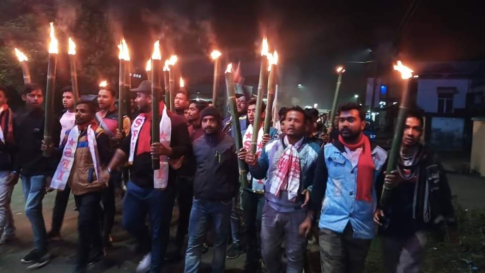 SfiKhowai's tweet photo. এসএফআই এর ৫৩তম প্রতিষ্ঠা দিবস উপলক্ষ্যে কৈলাশহর বিভাগের উদ্যোগে মশাল মিছিলের আয়োজন করা হয়। 
#sfitsutripura https://t.co/epWgX9vIrK