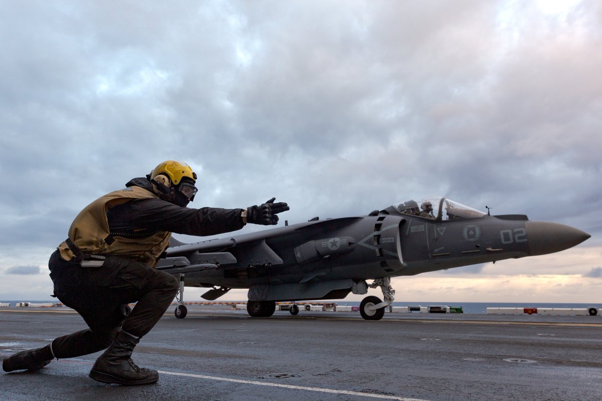 #Marines w/ @2nd_MAW fly an AV-8B Harrier II aboard the LHD 3. Marines trained w/ #Sailors to strengthen #interoperability & conduct carrier qualifications for future deployments.
 
(#USMC photos by Cpl. Christian Cortez)
#BlueGreenTeam #EveryClime #EveryDomain #MarineAviation