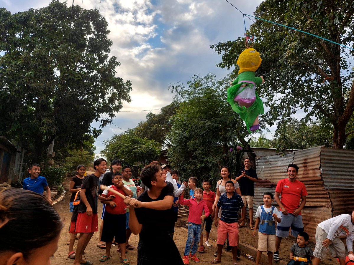 CTipitapa's tweet photo. Alcaldia de Tipitapa entrega a las familias de la Comunidad de Ciudadela San Martin construcción de puente a cielo abierto, puentes y andenes peatonales que mejorarán la seguridad y calidad de vida de sus habitantes #NavidadEnAlegriasFamiliares #Nicaragua #30Diciembre https://t.co/n4PiCSuMEi
