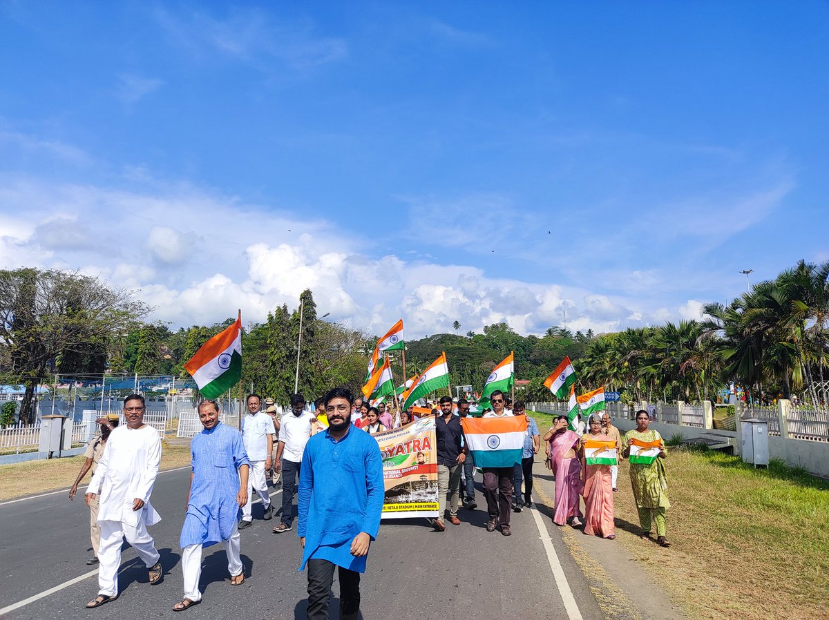 ImSiddhanth_'s tweet photo. Participated in F.A.N.S huge "TIRANGA YATRA" on occasion 79th anniversary of First Flag Hoisting by Netaji Subhash Chandra Bose in Andaman &amp; Nicobar Islands.

 #NetajiSubhashChandraBose #TirangaYatra #siddhanthraisharma   #AzadiKaAmritMahotsav https://t.co/G4bldJFUhW