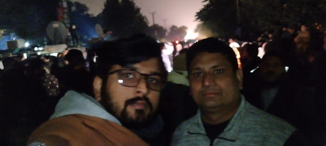 AAPToba's tweet photo. AEOs of TOBA TEK SINGH
اپنے حق کی جدوجہد میں مُسلسل ڈٹے ہوئے ہیں 
#TeachersProtestAtZamanPark
#RegulariseSSEsAEOs

@ChParvezElahi
@ImranKhanPTI
@MoonisElahi https://t.co/o3cVoV3sZJ
