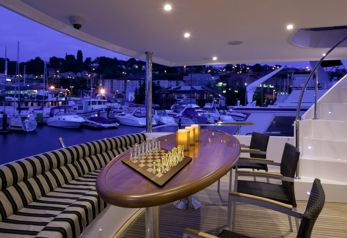 cusius's tweet image. The exclusive TANCA chess , white and yellow solid gold. Only ten sets available by order. Be the first ….