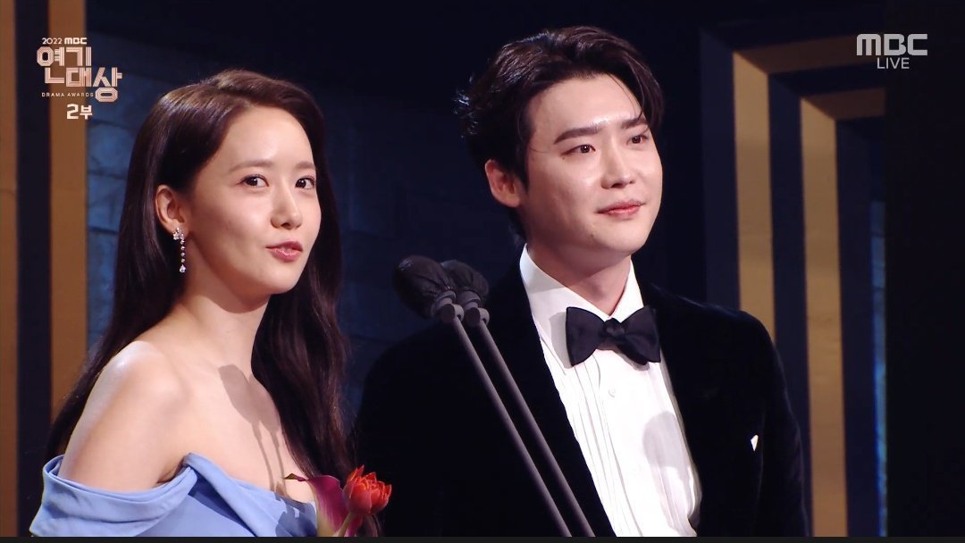 iconickdramas's tweet photo. WOW #BigMouth team are the winners of #MBCDramaAwards2022 🏆

- Daesang (Lee Jongsuk)
- Top Excellence Actress (Yoona)
- Best Drama
- Best Couple https://t.co/IhZw2lCRL4