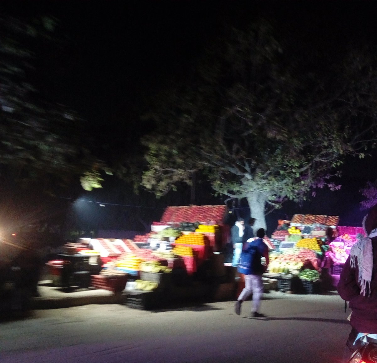 त्र tweet media