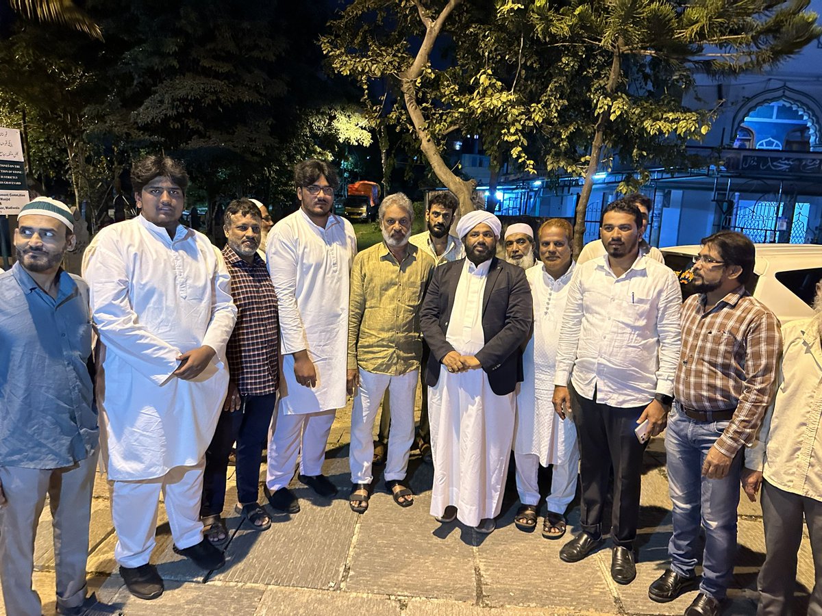 shafi_saadi's tweet photo. ಬೆಂಗಳೂರಿನ ಮಡಿವಾಳ ಜಾಮಿಯಾ ಮಸೀದಿ ಗೆ ಭೇಟಿ ನೀಡಿ ಸಮಿತಿಯವರ ಅಹವಾಲುಗಳನ್ನು ಸ್ವೀಕರಿಸಿದೆನು .. ಇರುವ ವ್ಯಾಜ್ಯಗಳ ಬಗ್ಗೆ ಕೂಲಂಕುಷವಾಗಿ ಪರಿಶೀಲಿಸಿ ಸೂಕ್ತ ಕ್ರಮಗೊಳ್ಳಲು ಅಧಿಕಾರಿಗಳಿಗೆ ಸೂಚಿಸಿದೆನು https://t.co/E7QyzjpSwZ