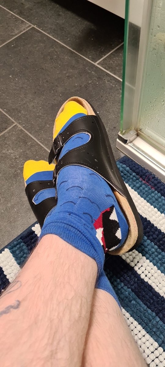 Síðasta tásumynd ársins. Bara chilla inná baði að passa yngstu meðlimina í sturtu.
#tasumyndir #ekkialliráTene