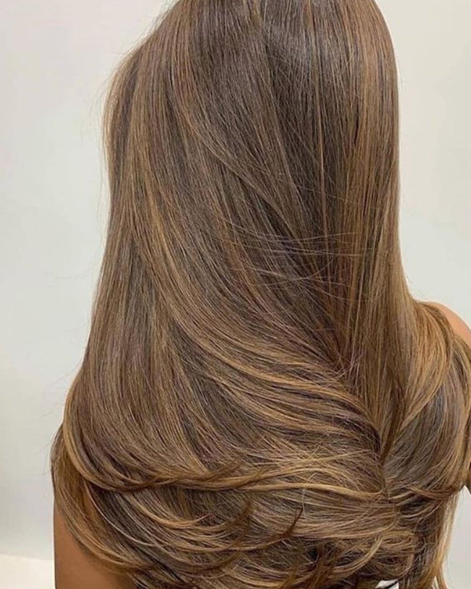 Strengthen, repair and protect with the luxurious Balmain Overnight Repair Serum! 

Ensure you're heading into 2023 with luscious locks today. 

Tap the link in our bio to treat yourself now! 

#artisté #newyear #hairrepair #haircare #newyearnewme #hairtips #hairroutine