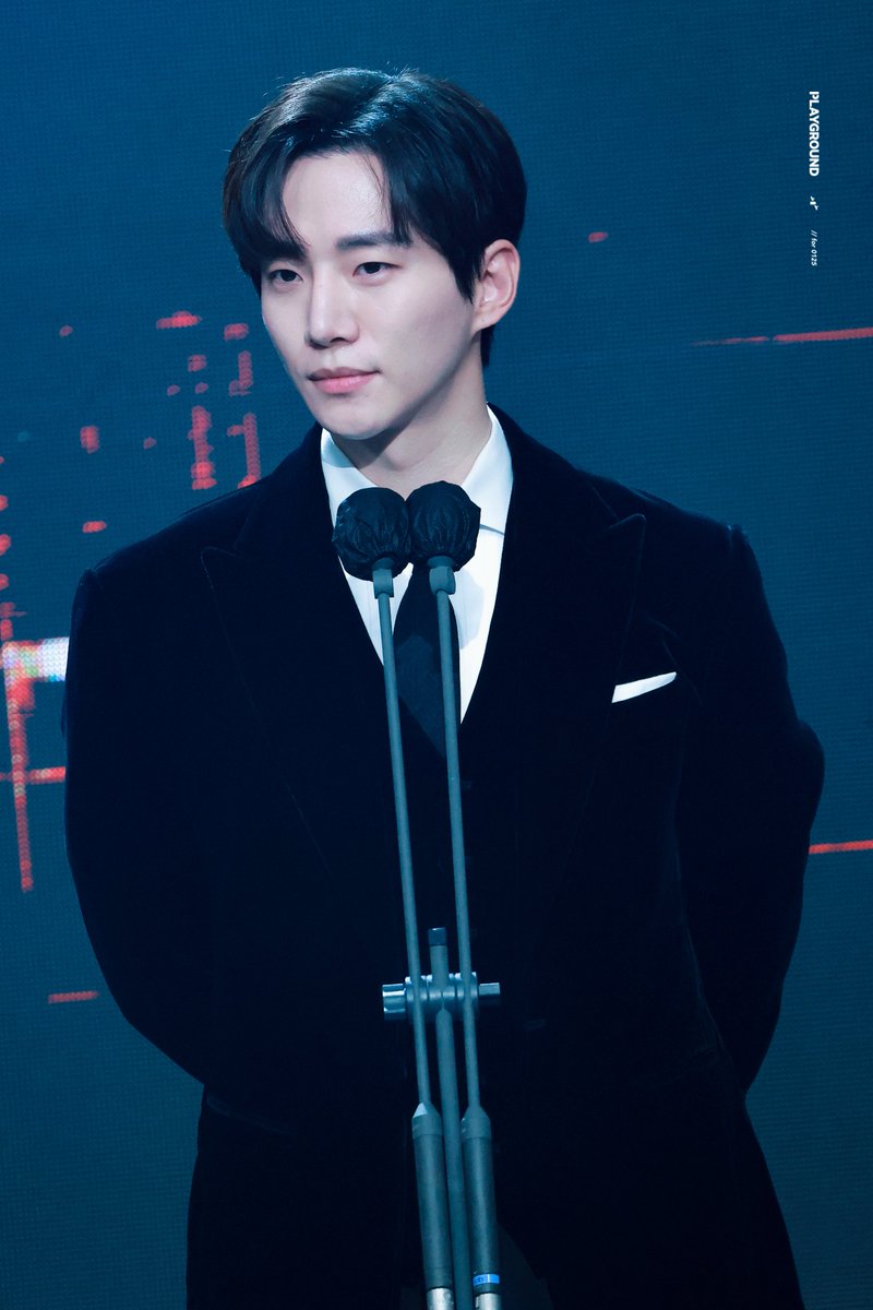 playground_nat's tweet photo. 221230 MBC 연기대상 ✨
#이준호 #준호 #JUNHO https://t.co/Yqc2zWnJ9O