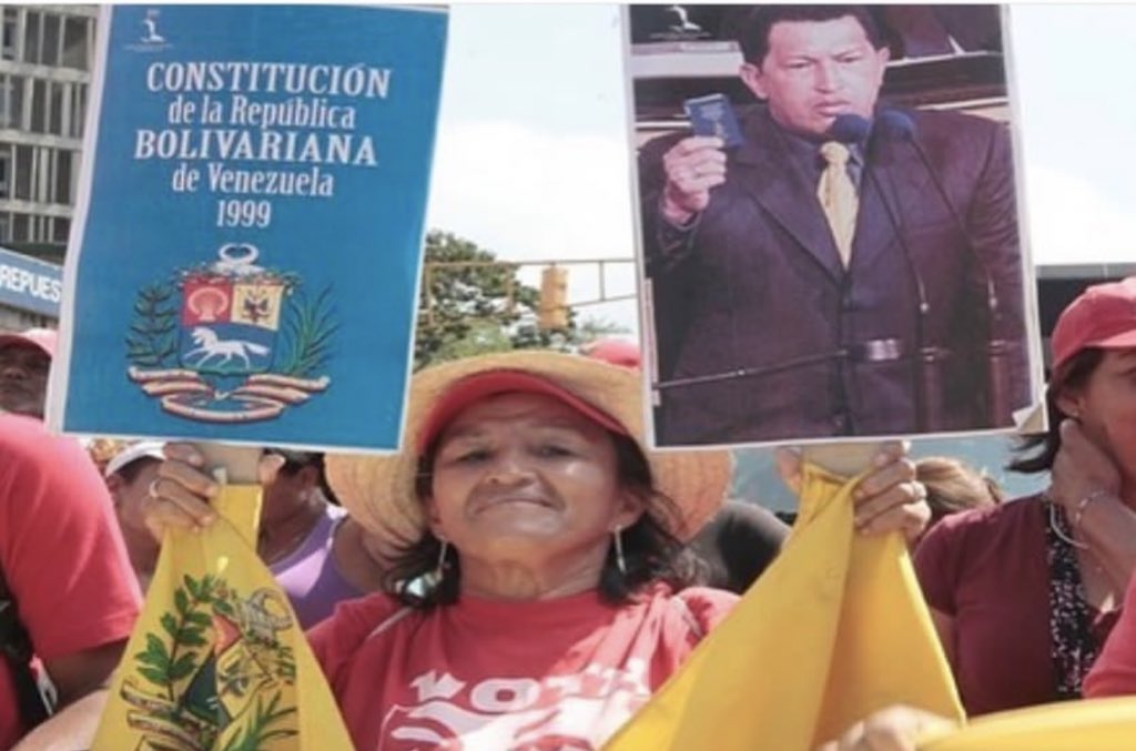 pinfantea's tweet photo. Tal día como hoy #30Dic del año 1999 entró en vigencia la Constitución de la República Bolivariana de VENEZUELA , que hoy en día se mantiene … ¡Que viva la patria ! ✊🏾👏🏾 https://t.co/UOJtWDPC7B