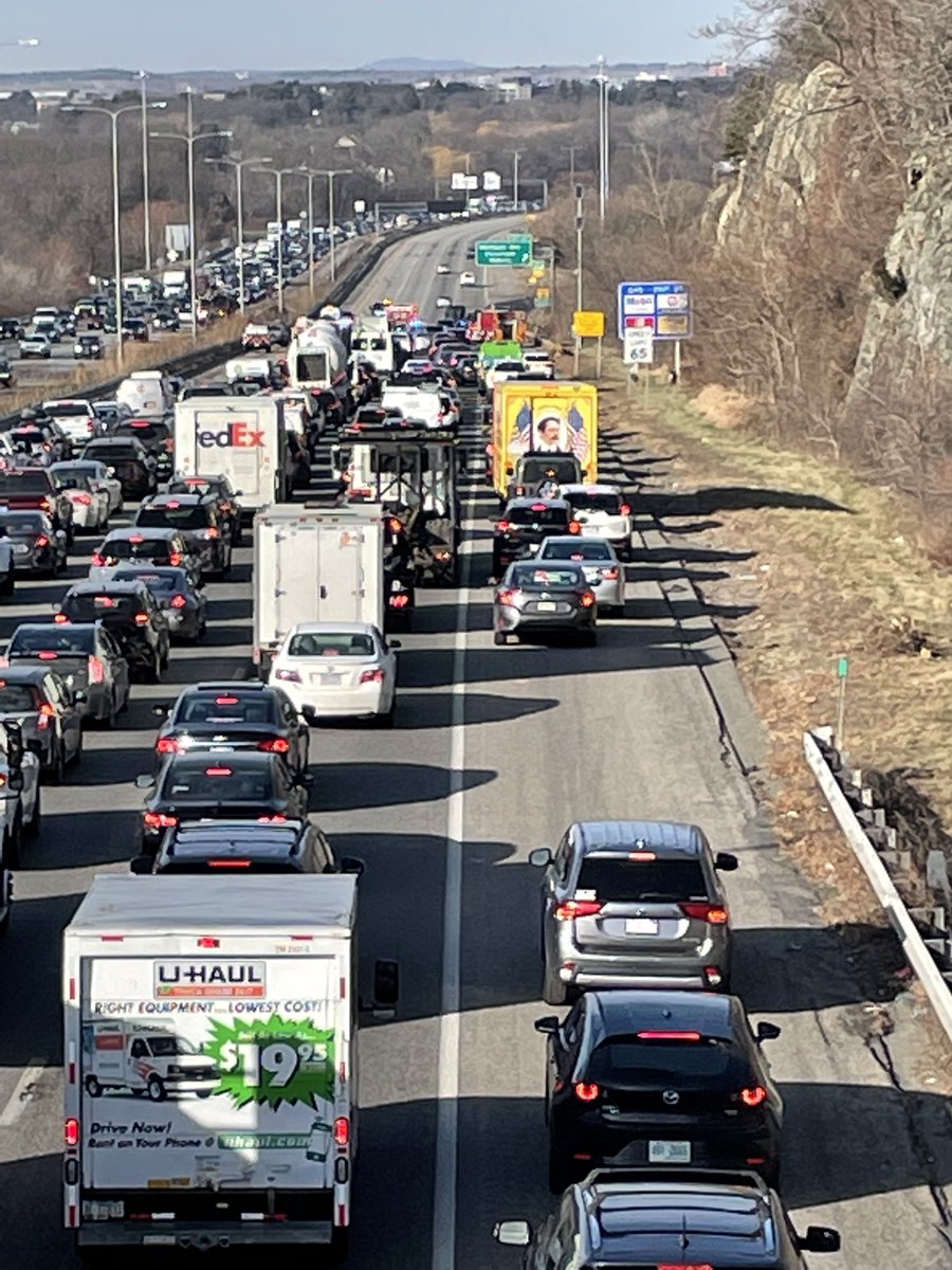 RockinghamAlert's tweet photo. (OOA) Stoneham, MA *MVA/ENTRAPMENT* Interstate 93 NB by Montvale Ave - Multi vehicle crash with a double rollover and entrapment, additional ambulances requested, avoid the area and use caution - 12/30 - 13:20 #MATraffic #I93NB #StonehamMA https://t.co/bIXHEVDb1b