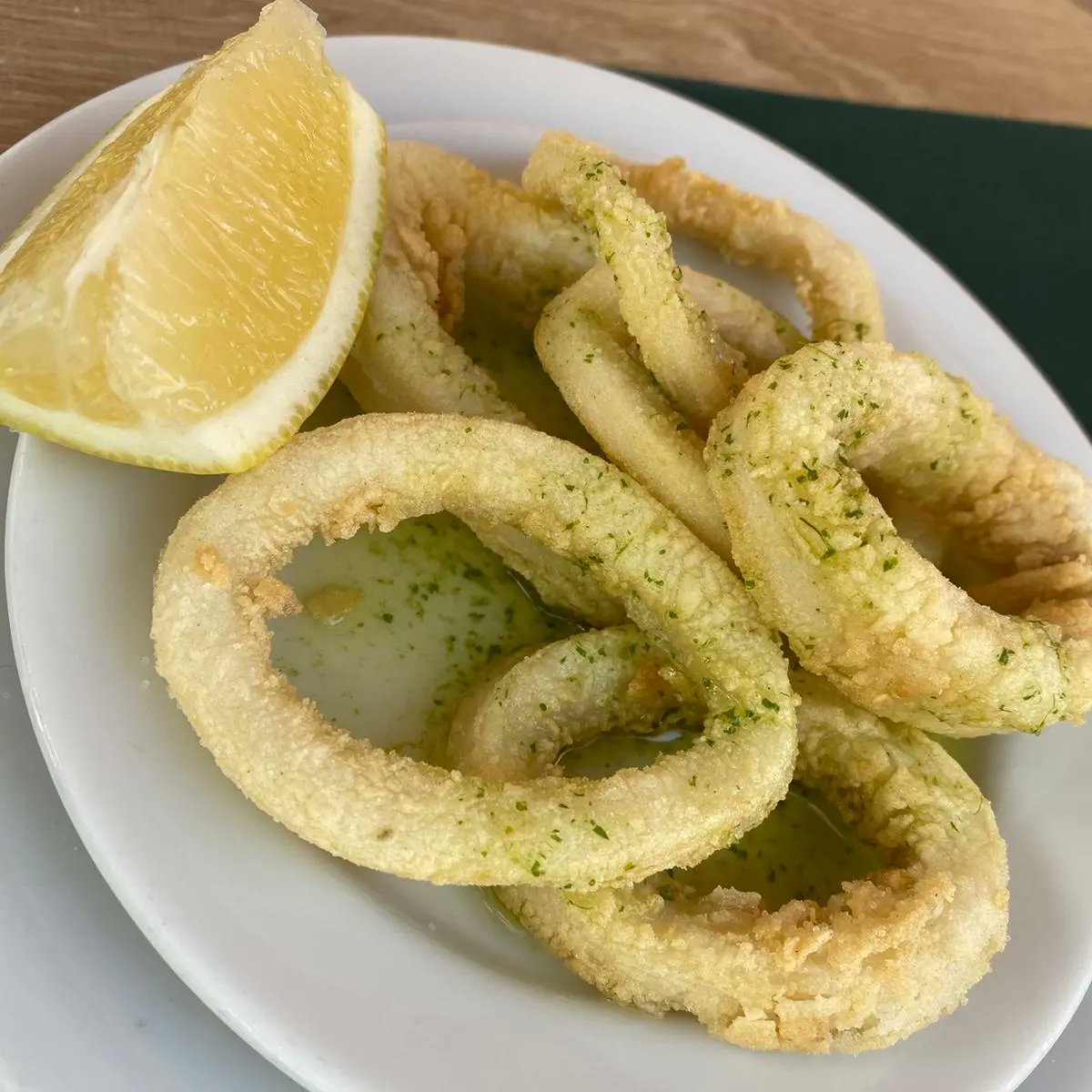 Orgulloceliaco's tweet photo. 📍El Bodegón de Lola en C. San Miguel, 4 #sanlucardebarrameda
Carta super amplia con muchos platos adaptados y otros que no contienen gluten.Un paraíso para que los #celiacos disfrutemos de la comida y con total control de la #contaminacaocruzada
 #cadizsingluten #orgulloceliaco https://t.co/IMIi90oEtT