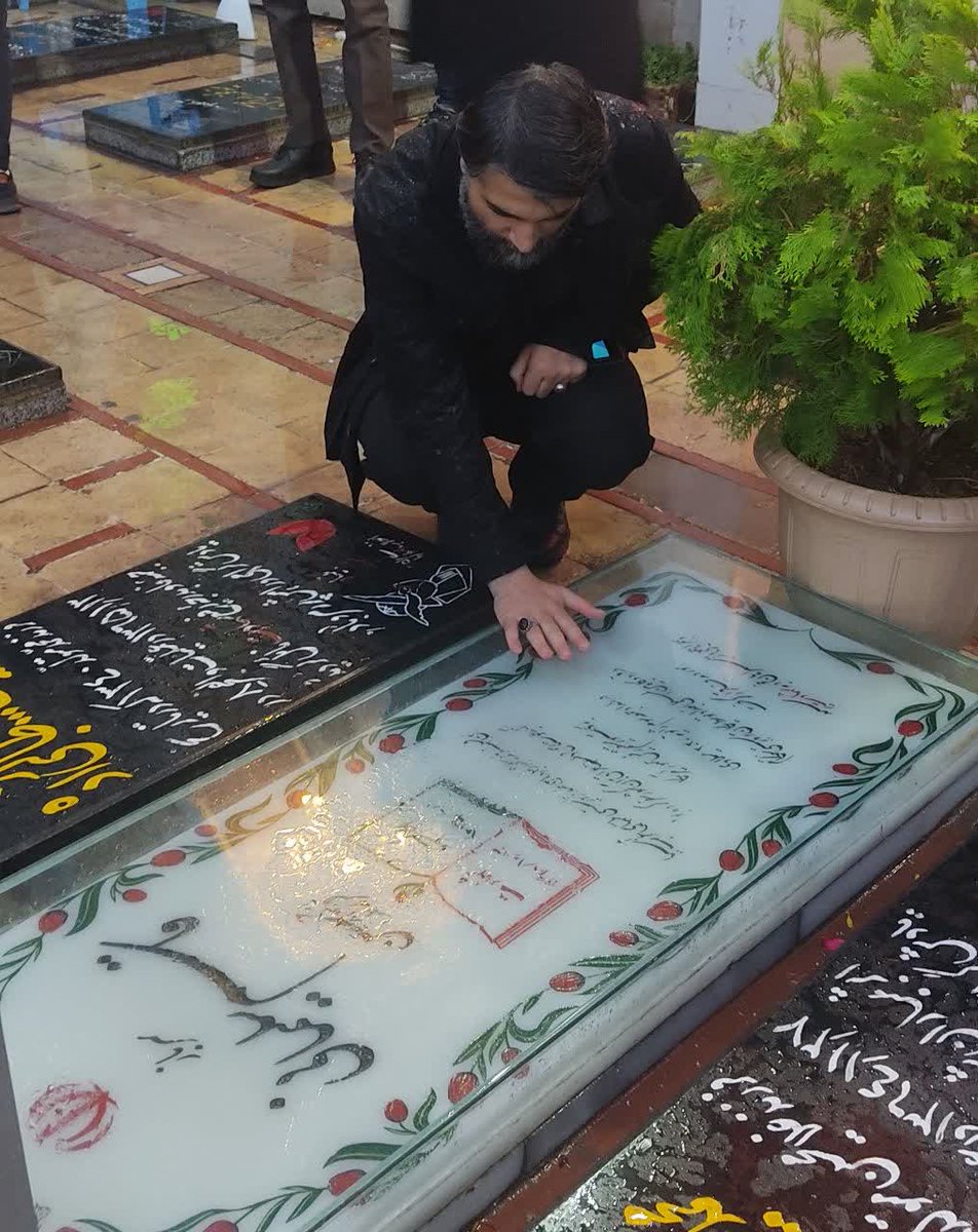 abozarbiukafi's tweet photo. دل همیشه پریشانم به شانه های تو محتاجند

#جانفدا https://t.co/T8oBSpxqYp