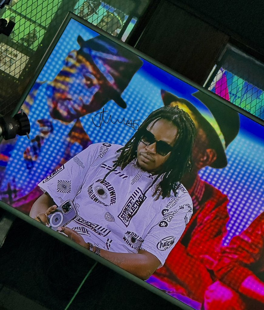 Mabhanditi Reggae Dzinorira pane One Ziku Collaboration ra 
Seh Calaz and 20 ma artist pa One song .Ndivanani vamunofungira kuti varipa track iri???,