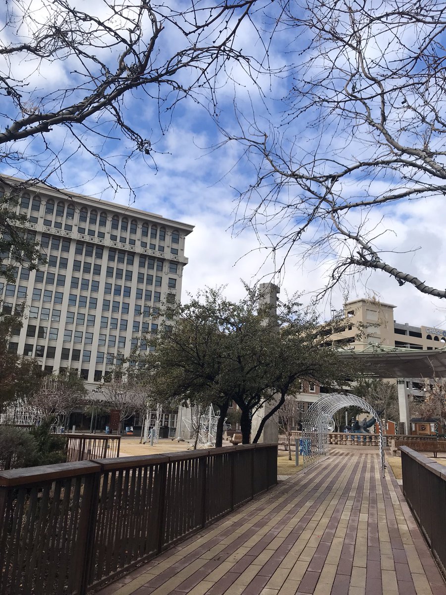 Downtown_EP's tweet photo. The weather ☀️ is perfect to enjoy today’s #tonythetigersunbowl game and then head to #DowntownElPaso to enjoy some shopping, a delicious meal, or happy hour!  #elptx #elpasotx #itsallgoodeptx #eptx915 #eptxlocal #elpasoretailer  #visitelpaso https://t.co/cqECGXowKJ