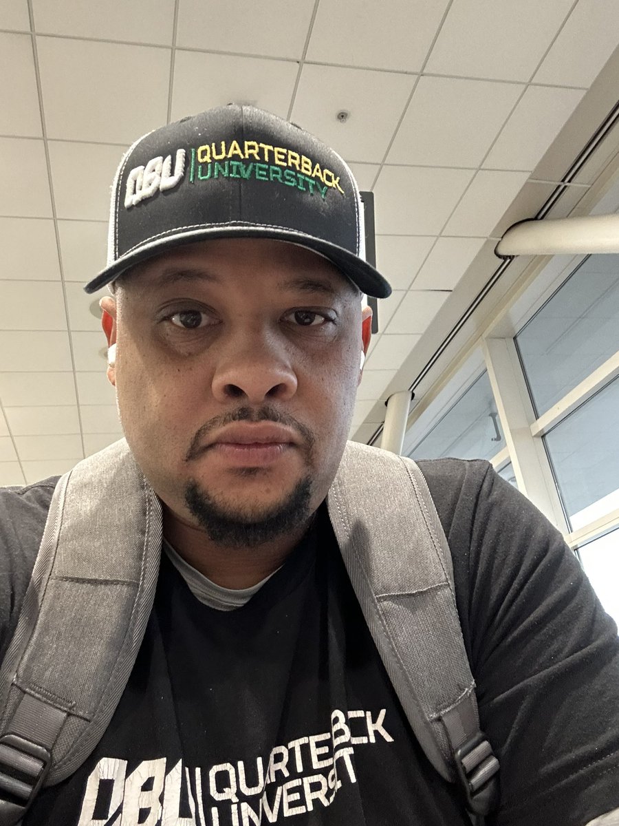QuarterbackUniv's tweet photo. #QBU’n #HoustonTexas 🛩️🛩️🛩️
Jan30-2 #WeTravelWeTrainWeDevelop
South Post Oak Sports Complex
#PrivateSector #PureDomination https://t.co/Av9UhazQCf