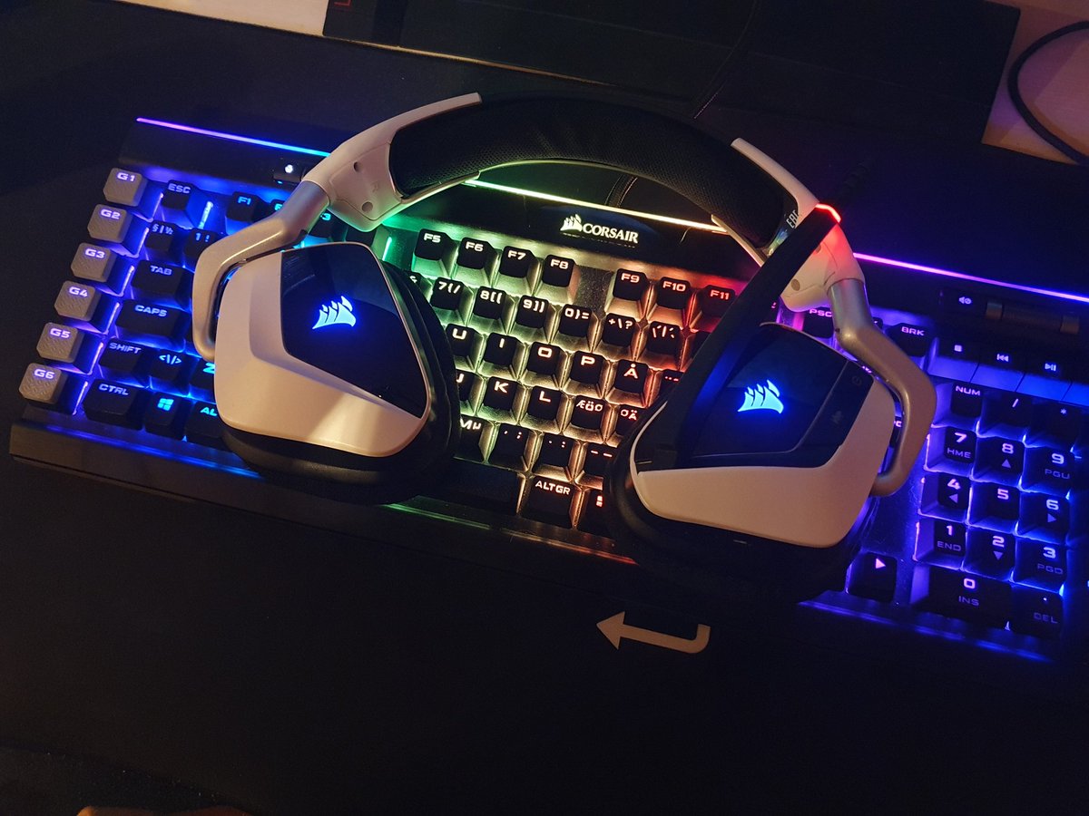 Peppern127's tweet photo. @Sunnii2504 @CORSAIR Rockin the Ram, fans, keyboard, wireless headset and wired headset! Bring both headsets with me while traveling at work world wide 👌 Love the brand and very satisfied! 🤩 LETS GO! 🤩 https://t.co/omQ1GHjYiR