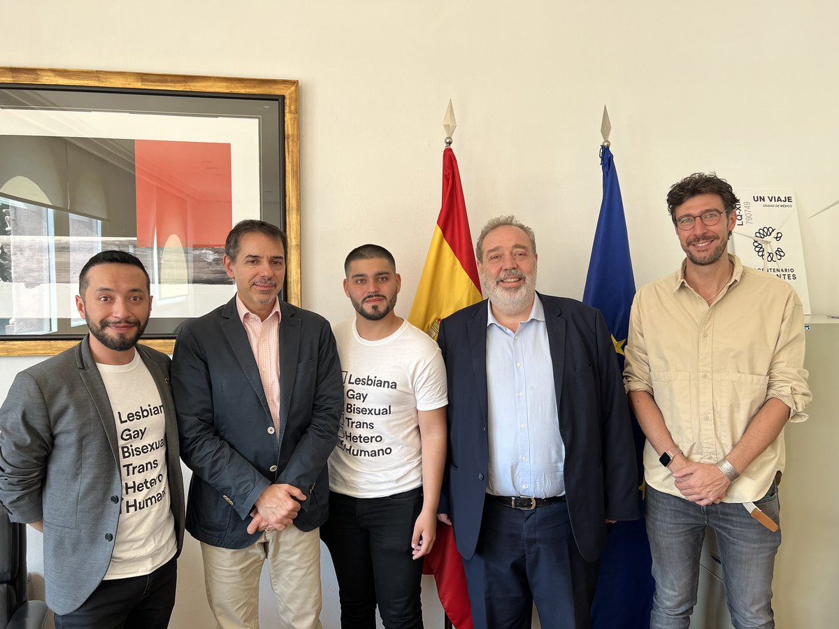 ivantagledurand's tweet photo. Este año nos permitió acercarnos a la @EmbEspMex, se vienen cosas increíbles para 2023, el Embajador #JuanDuarte es pura inspiración, ha puesto a disposición todo el apoyo para avanzar en una agenda de 🏳️⚧️DDHH🏳️🌈 en nuestro país. 🇲🇽👏🏽🇪🇸 https://t.co/g5Ccicx9MI