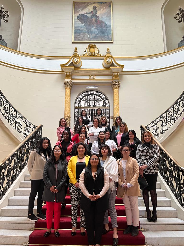LuciaNolascoC's tweet photo. 11 de Noviembre
Hace un mes como parte de inicio de la IV Cumbre Internacional de la RMJP - REDMUN tuvimos la visita guiada en Palacio de Gobierno al cual asistieran las Delegaciones nacionales e internacionales 🇧🇴🇨🇴🇭🇹🇭🇳🇵🇾🇲🇽🇨🇷🇩🇴🇬🇹🇪🇨
#RMJP
#SomosAgentesDeCambio
#Agenda2030 https://t.co/VdFYWHzsMe