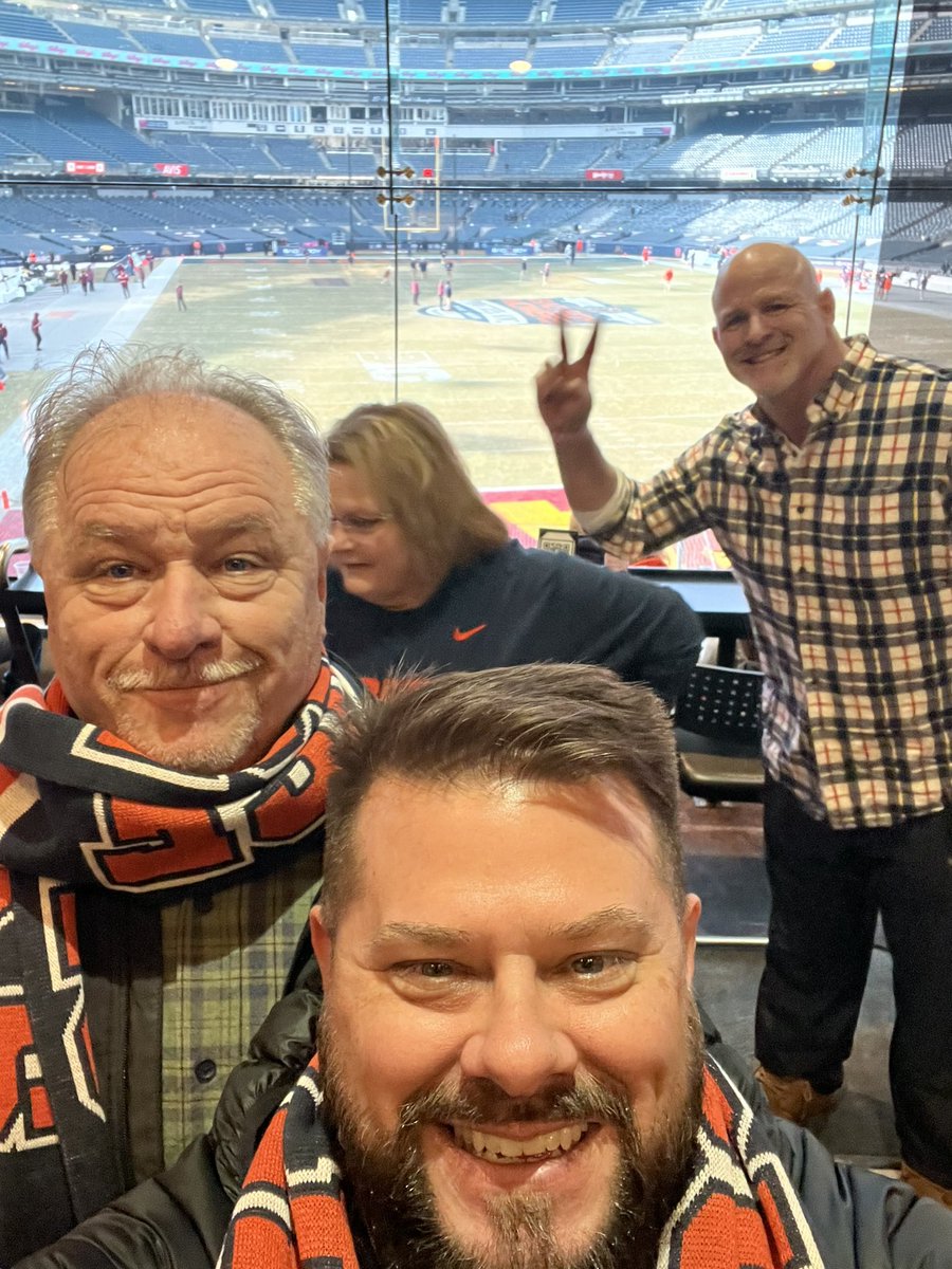 cjduppstadt1's tweet image. Thank you @SyracuseU for the tickets to the @PinstripeBowl! We had a wonderful time, but wish @CuseFootball had prevailed. Here’s to a successful 2023 campaign! #Syracuse #PinstripeBowl #cusefortroops #IVMFSyracuseU #syracuseOVMA