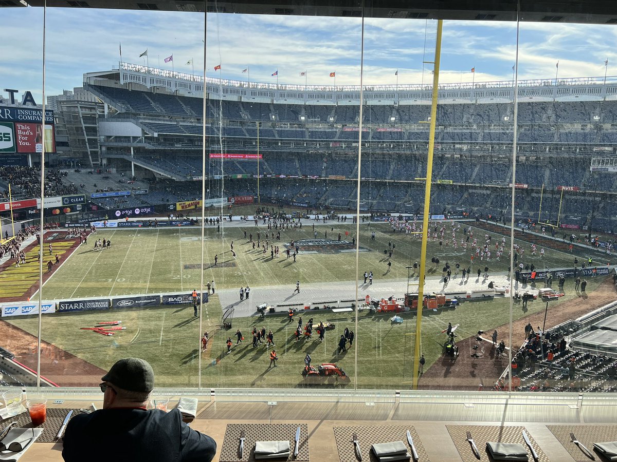 cjduppstadt1's tweet image. Thank you @SyracuseU for the tickets to the @PinstripeBowl! We had a wonderful time, but wish @CuseFootball had prevailed. Here’s to a successful 2023 campaign! #Syracuse #PinstripeBowl #cusefortroops #IVMFSyracuseU #syracuseOVMA