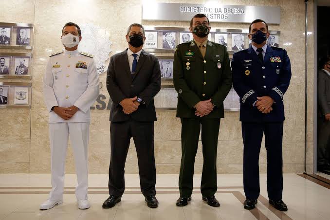 Gostaria de entender o que o Ministério da Defesa e o Exército Brasileiro fizeram com o Código Fonte?? Só isso!