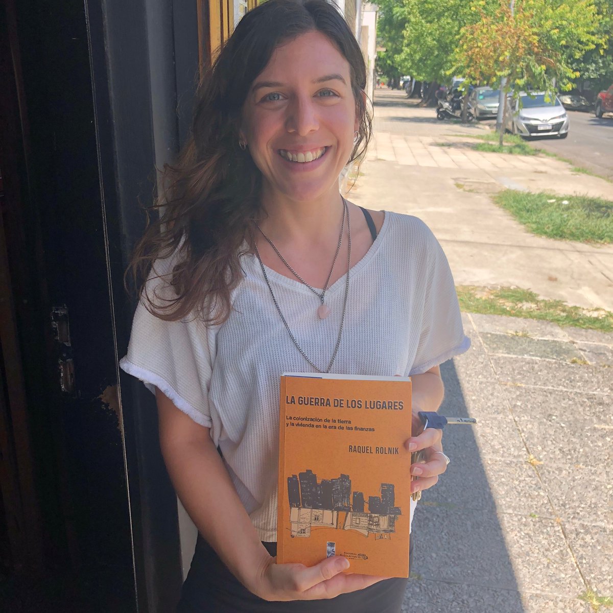 FundacionUrbe's tweet photo. 📢¡Tenemos los resultados del sorteo! Julieta Altschuler ganó "La guerra de los lugares" de @raquelrolnik ¡Felicidades! https://t.co/NdyHAmg4nz