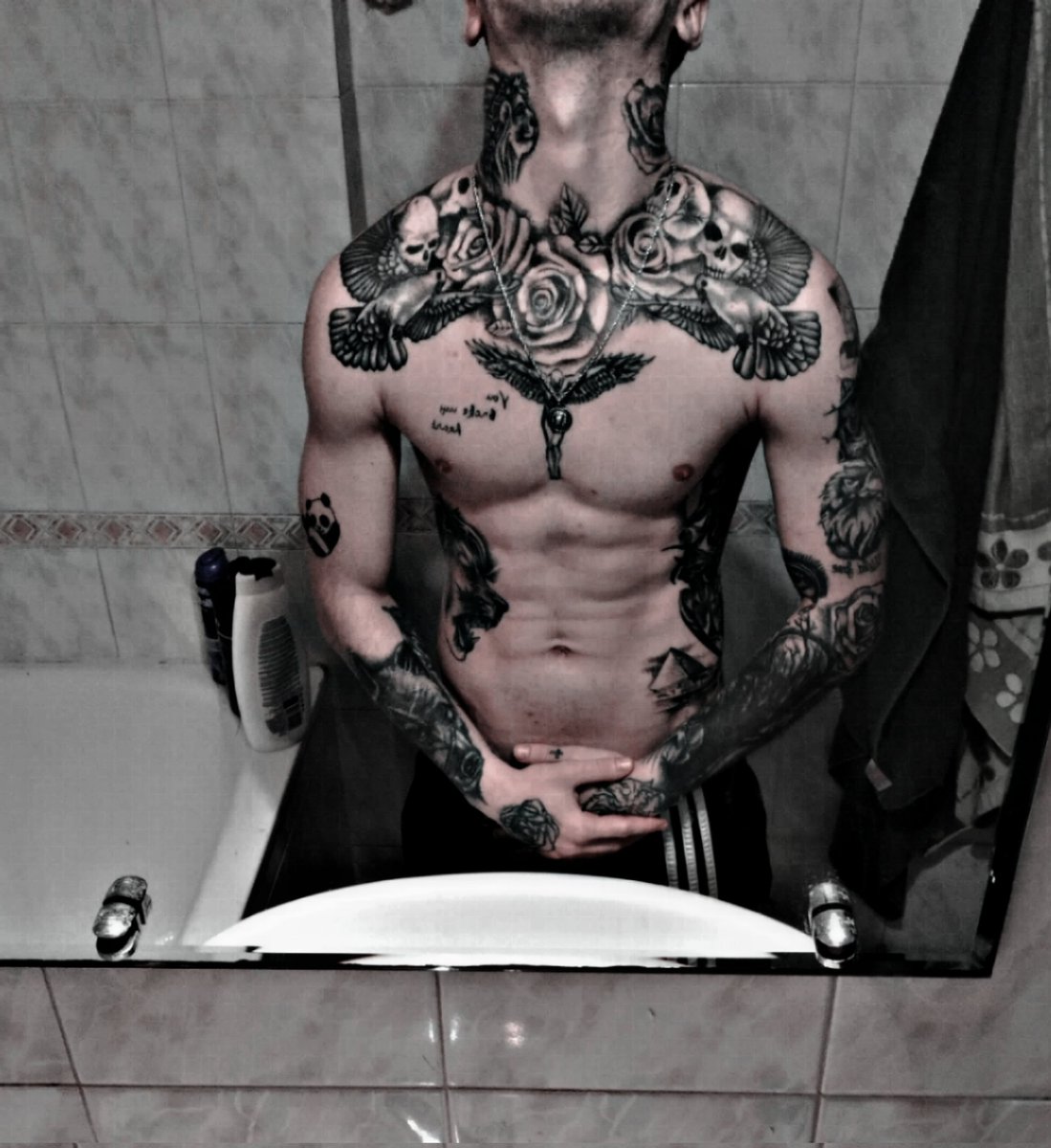 thesnowgaming23's tweet photo. #tatto #tattooart #tattoman #rose #rosetatto #Romania #twitchromania #TwitchStreamers #twittamibeautiful https://t.co/psrXkdLMIS