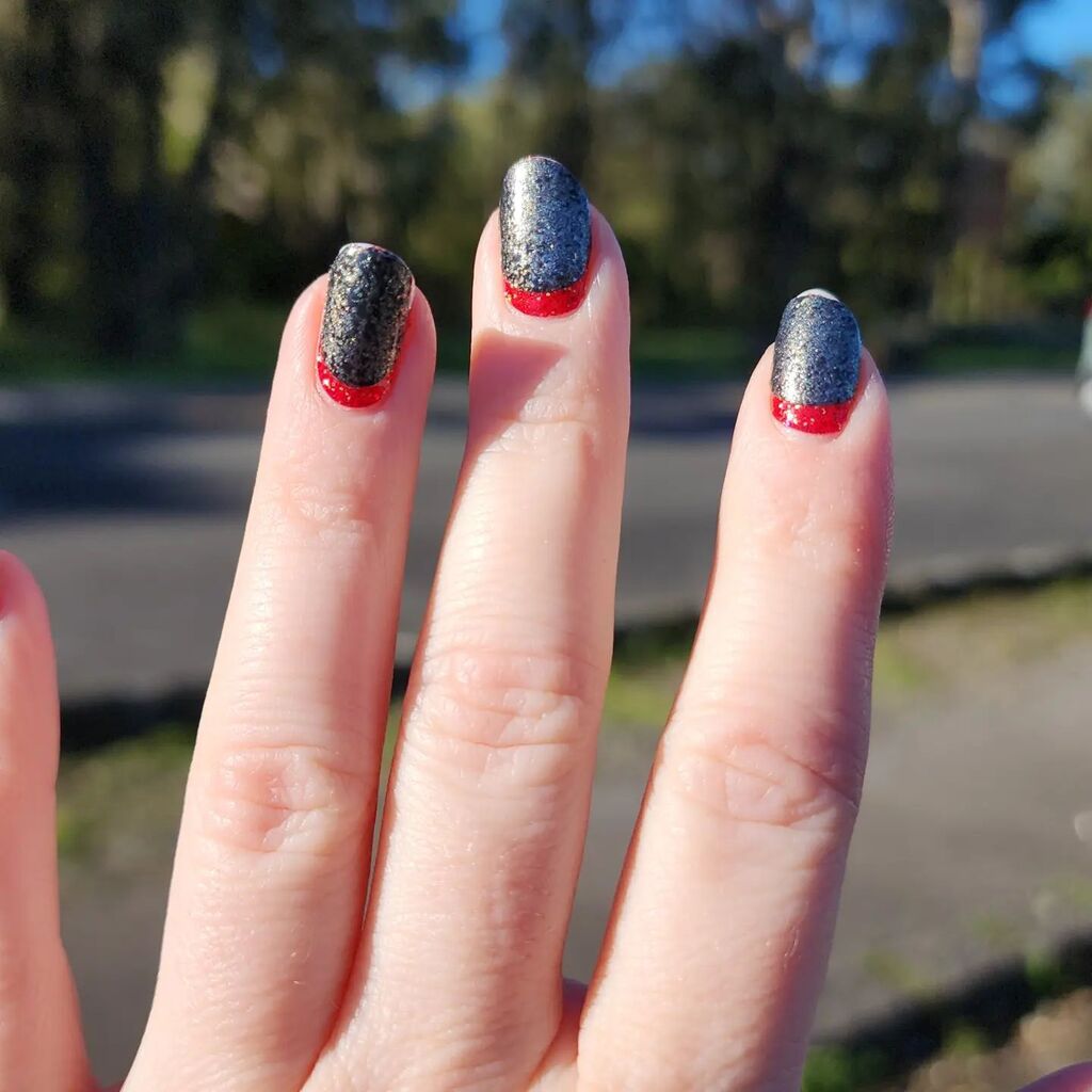 dabaum77's tweet photo. Need to show off my volcano inspired nails before I switch over to an ocean inspired set! #colorstreetnails https://t.co/WgJ0wtuJPP https://t.co/qstPqDlAlJ