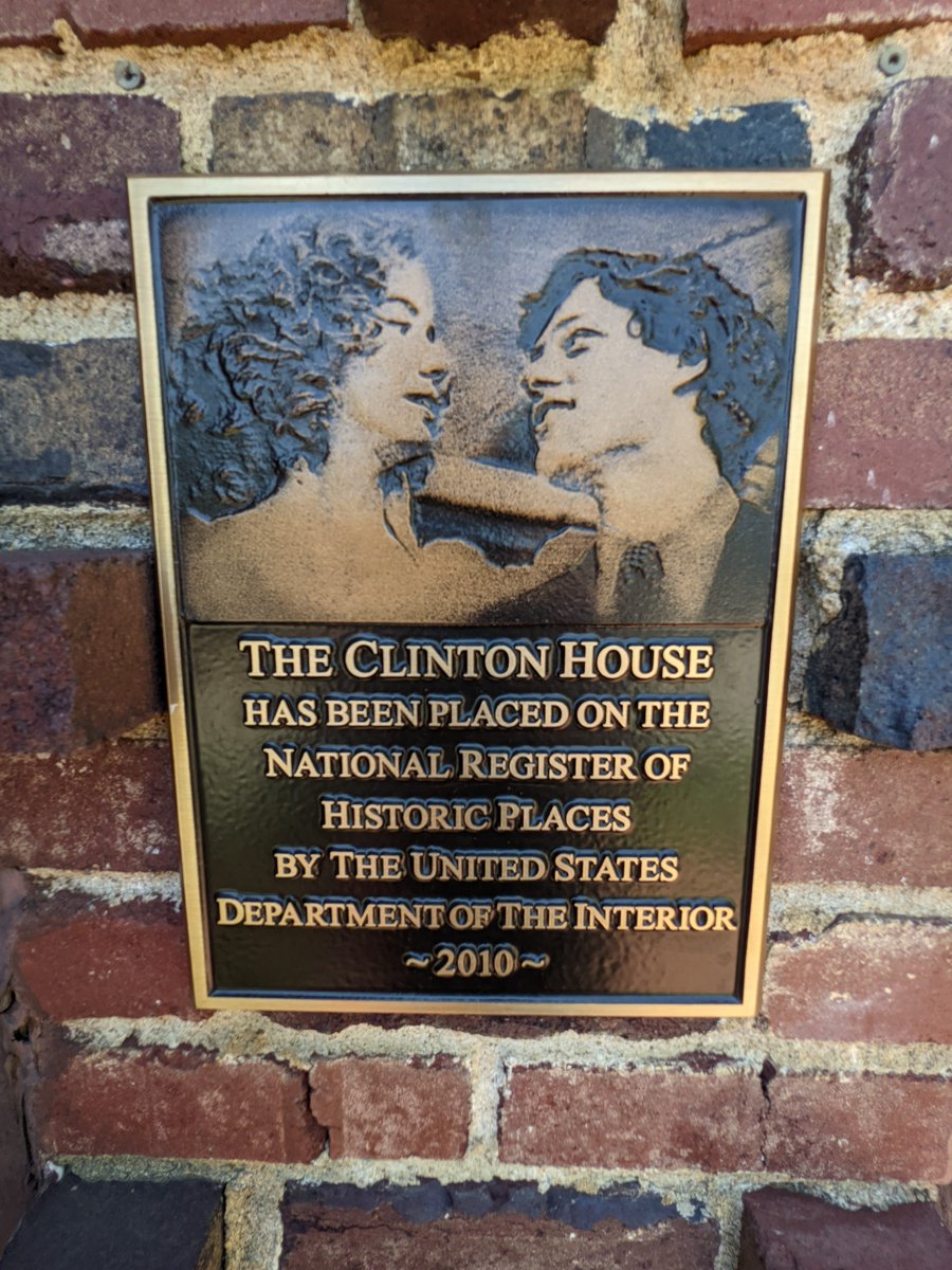 Did you know the #ClintonHouseMuseum was listed on the #NationalRegisterofHistoricPlaces in 2010?😮

The #NRHP plaque on the #ClintonHouse is one of few things that looks different from other homes in the neighborhood🏡Come see all 1800sf this weekend!

📍#FayettevilleArkansas