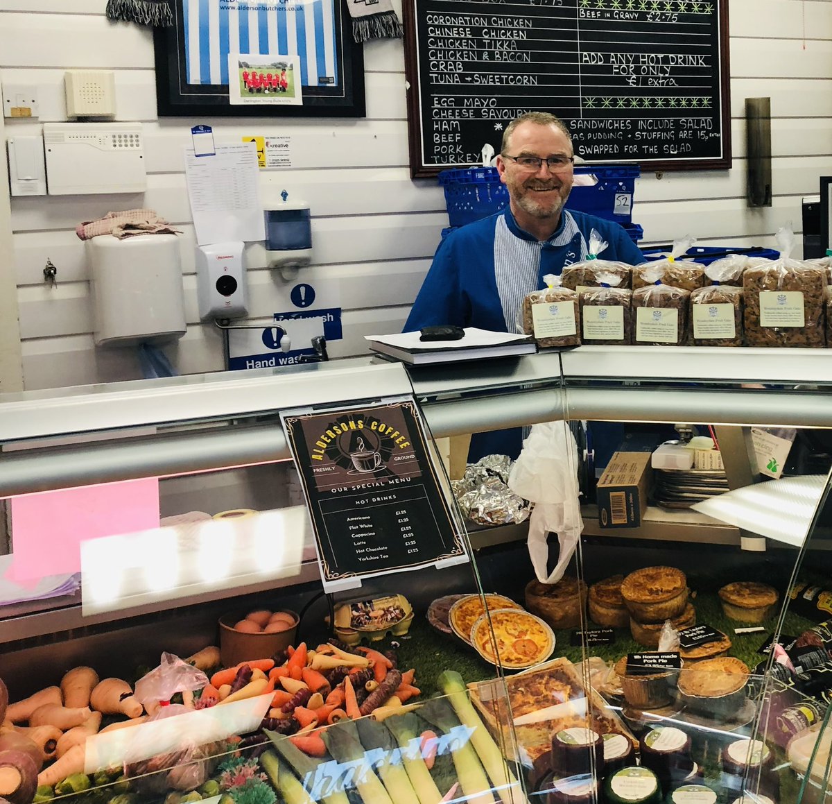 darlocyndi's tweet photo. Just finished the last of the Christmas Turkey and need to give an appreciative shout out to the wonderful, community-minded, Nigel Alderson. Thanks for the delicious turkey and excellent customer care. Cheers, Nigel!๐ฆ๐โญ๏ธโค๏ธ#AldyButchers #DARLINGTON #Cockerton https://t.co/ogm3e5rwVv
