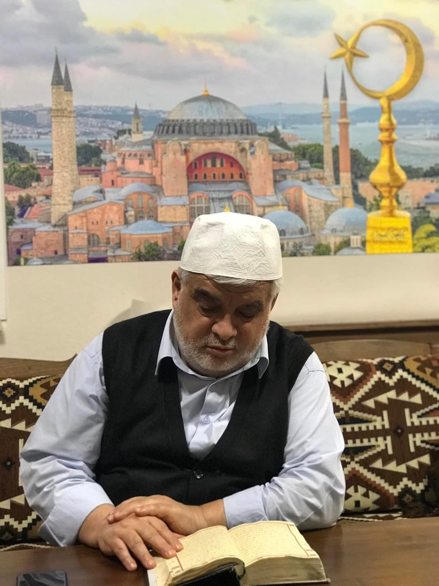 ErdemOzveren571's tweet photo. Önemli Bir Sıralı Twet ;

1) Fotoğraftaki Büyüğümüzün İsmi
Muhittin Geniş Hocaefendi

Kendisi 🇹🇷 Ülkemizin
En Büyük Değerlerinden Biridir.

Yaşayan Bir "Hâfızlık" Fabrikası
Olması Sebebiyle de, Diyanet İşleri
Kurumunun İftihâr Tablosudur. https://t.co/JfJkb1GP4j