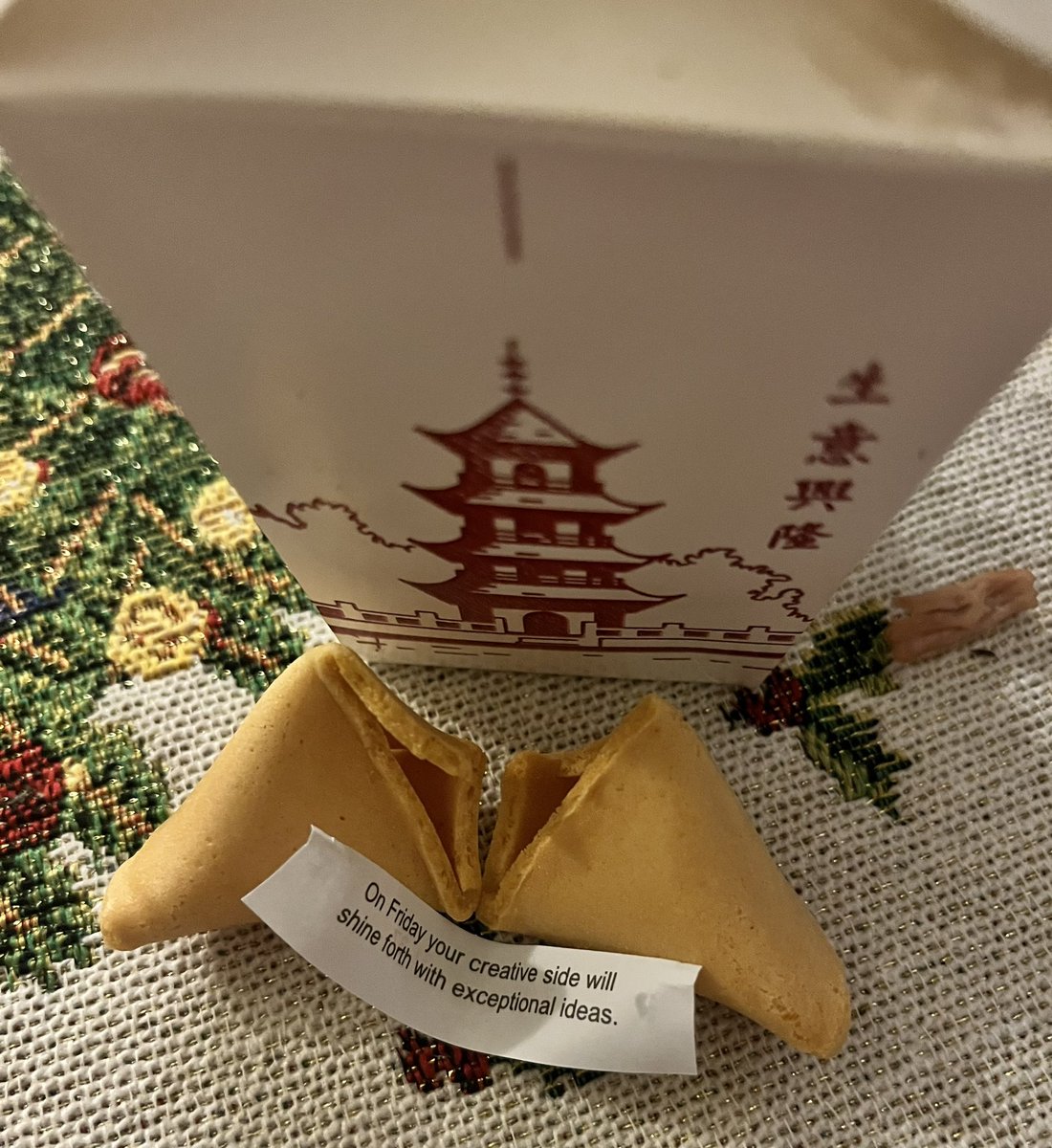 MaidaMalby's tweet photo. My #fortunecookie said — “On Friday your creative side will shine forth with exceptional ideas.”🥠🥡
Hmm. 🤔 It’s Friday. Guess I #amwriting then. ✍🏽
#carpediemchronicles
#book3
#samuiheat
#destinationromance
#foodieromance
#grumpysunshine
#amwritingromance
#MCIR https://t.co/B93Bi2GqB4