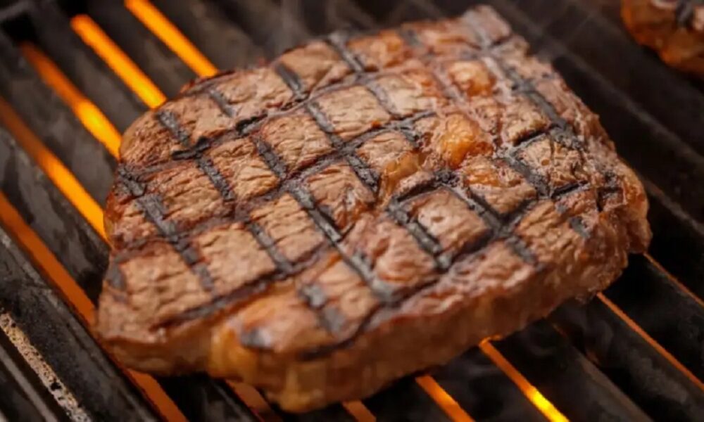 labrujula24's tweet photo. El mejor “ojo de bife” del mundo es Argentino https://t.co/ypHBnGQ8ea #azulnaturalbeef #concursomundial #ojodebife https://t.co/Fh5PeSgXfc