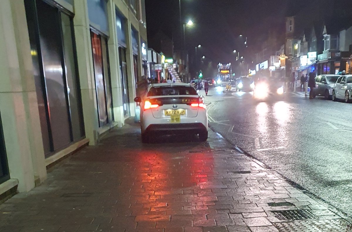 MatthewLedbury's tweet photo. @BadlyParkedOx Cowley Road outside Tesco's on Christmas Eve - basic rules on parking don't apply to Royal Cars apparently. https://t.co/DfWveSN8QM