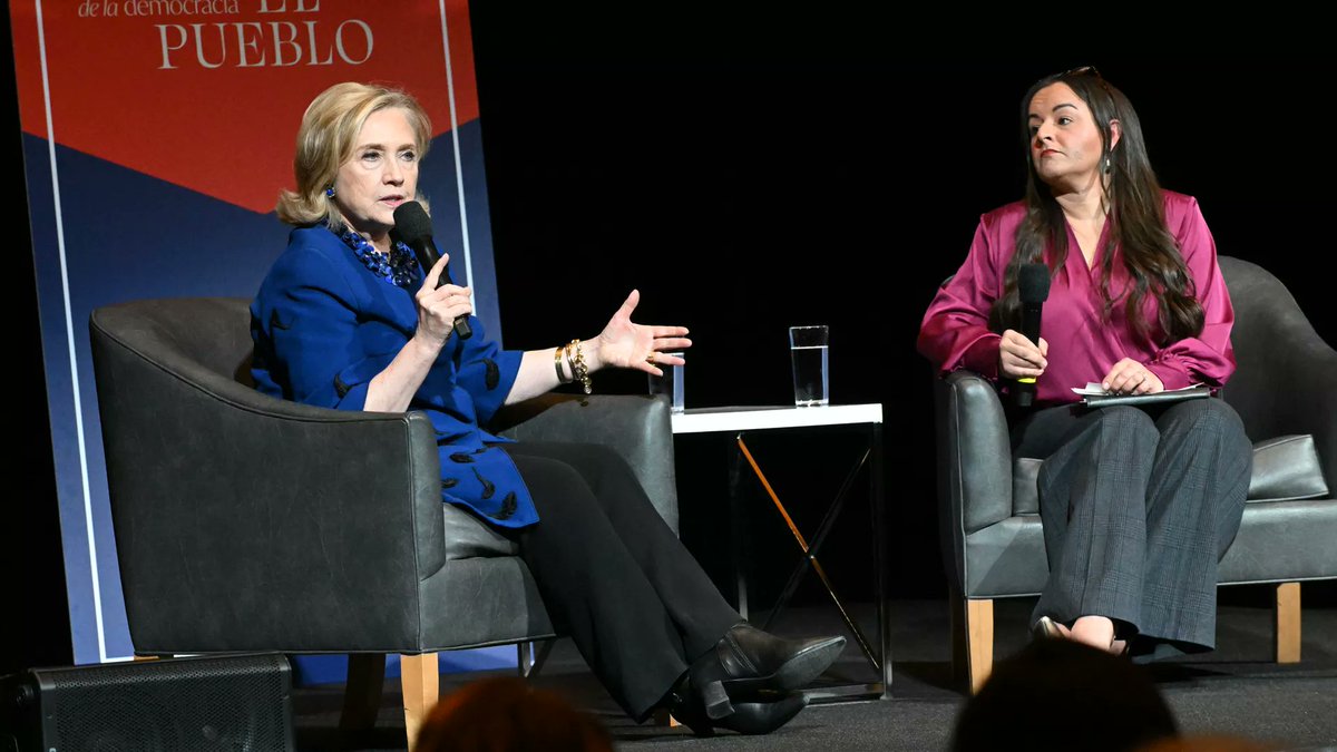 Last month, #HRC returned to
#NorthwestArkansas for a discussion at
Crystal Bridges - were you lucky enough to
attend?!🗣💬

📸Worth Sparkman/Axios
📽Replay: youtu.be/ty74oWESDiM

Keep the inspiration alive with a free visit to the
#ClintonHouseMuseum, open today-Sat🏡