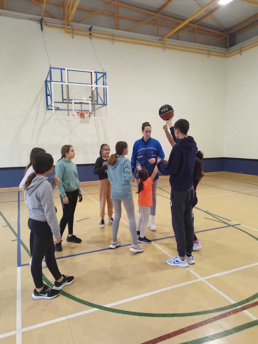 🔙 Ayer Cris y Alima visitaron el Campus de <a href="/Luberrisaski/">Antigua-Luberri K.E.- Saskibaloia</a>.

Lo pasaron en grande jugando y conociendo a las pequeñas del campus. 😍