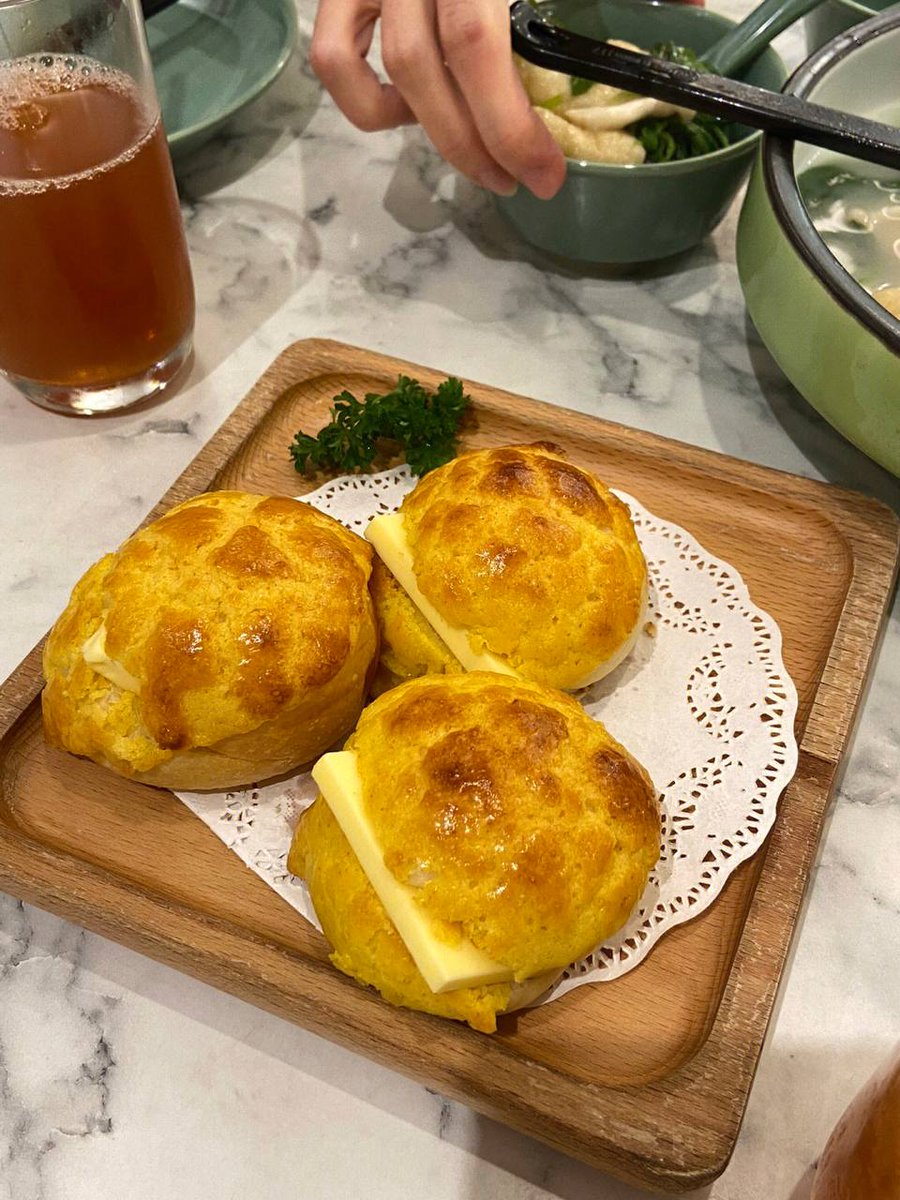 Delicious pineapple buns, quickly adjust life status
