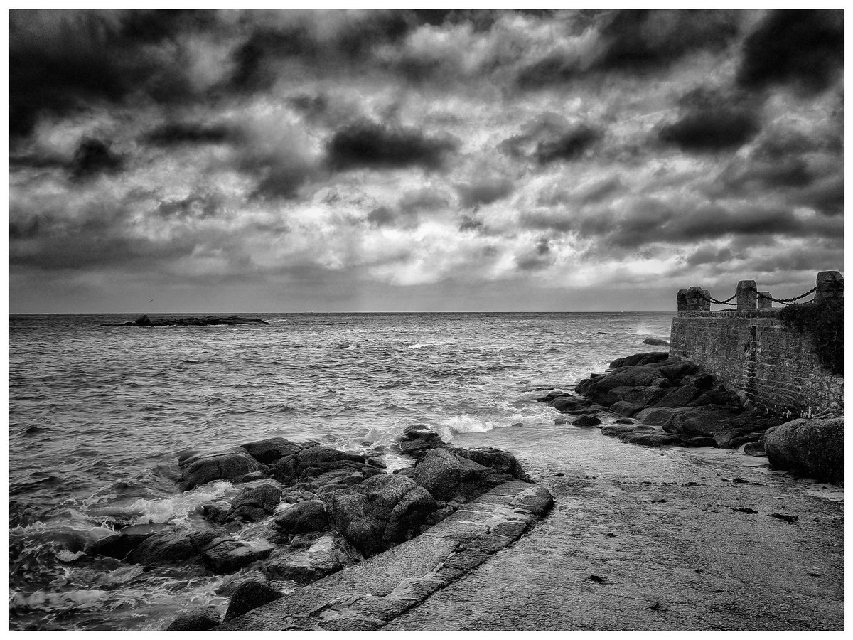 arserge's tweet photo. #Barfleur
#manche
#Cotentin 
#noiretblanc https://t.co/sZSNip5fGZ