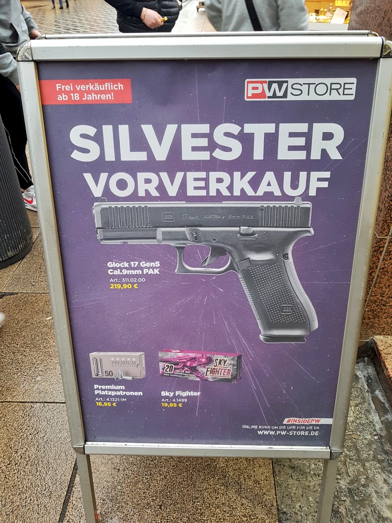 Was meint ihr: Irre genial oder genial irre? #Silvester #Shopping #Westenhellweg #City #Dortmund