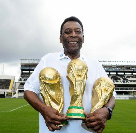 FSStarsUpdate's tweet photo. Rest In Peace to the Legend.

#RipLegend #Pele https://t.co/gCnF4a1EHs