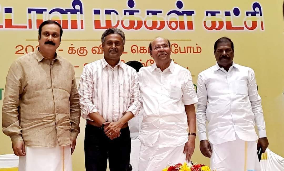 PmkGkm's tweet photo. 1980 ஆம் ஆண்டு வன்னியர்களுக்கு 20% இட ஒதுக்கீடு கேட்டு நடத்தப்பட்ட ஏழு நாள் தொடர் சாலை மறியல் போராட்டம் குறித்து அமெரிக்க நாட்டில் தி நியூயார்க் டைம்ஸ் என்ற ஆங்கில நாளேடு அப்போது வெளியிட்ட செய்தியை எடுத்து வந்து கோபிநாத் என்பவர் மருத்துவர் அய்யா அவர்களிடம் வழங்கியபோது... https://t.co/ZIMQrDxAuP
