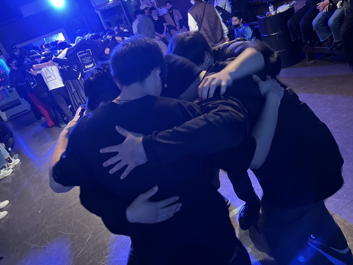 ren_break's tweet photo. 今年もだい、おはら、うぇでぃにお世話になり、助かりました!
いつも本当にありがとう!
また来年も怪我や病気なく健康的に頑張っていこう!
DORA氏も含めてまた5人で遊んで練習しよう!!
踊り納め焼肉美味かったのぉ!!!!
#BlessingFlex
#ブレフレ https://t.co/hcuvbfuHPE
