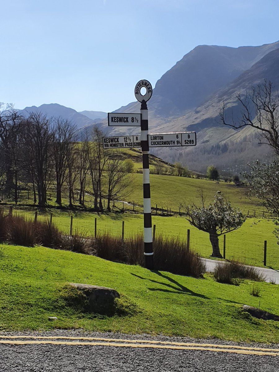 My last #fingerpostfriday of the year is a throwback to when we had some sunshine 😊
#LakeDistrict #favouriteplace