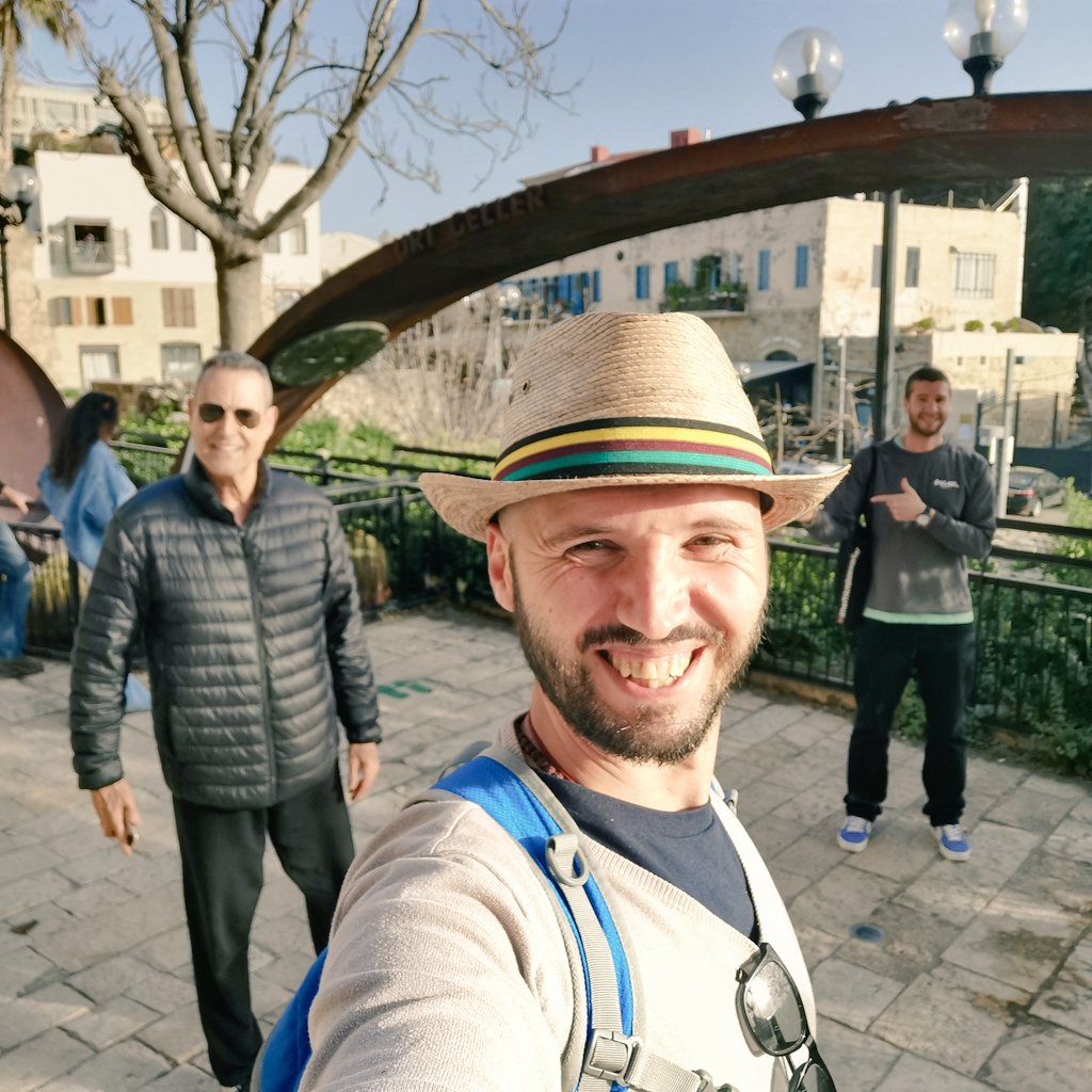 EarthCitisen's tweet photo. Anyone know this guy to my right? He appeared from a building saying that it's his museum, that he can make wonders, and then he bended a spoon without really touching it 😂
@urigeller
@urigellermuseum
#travel #travelblog #travelblogger #TelAviv #Israel #MiddleEast #wanderlust https://t.co/lf6NZ66Vqu