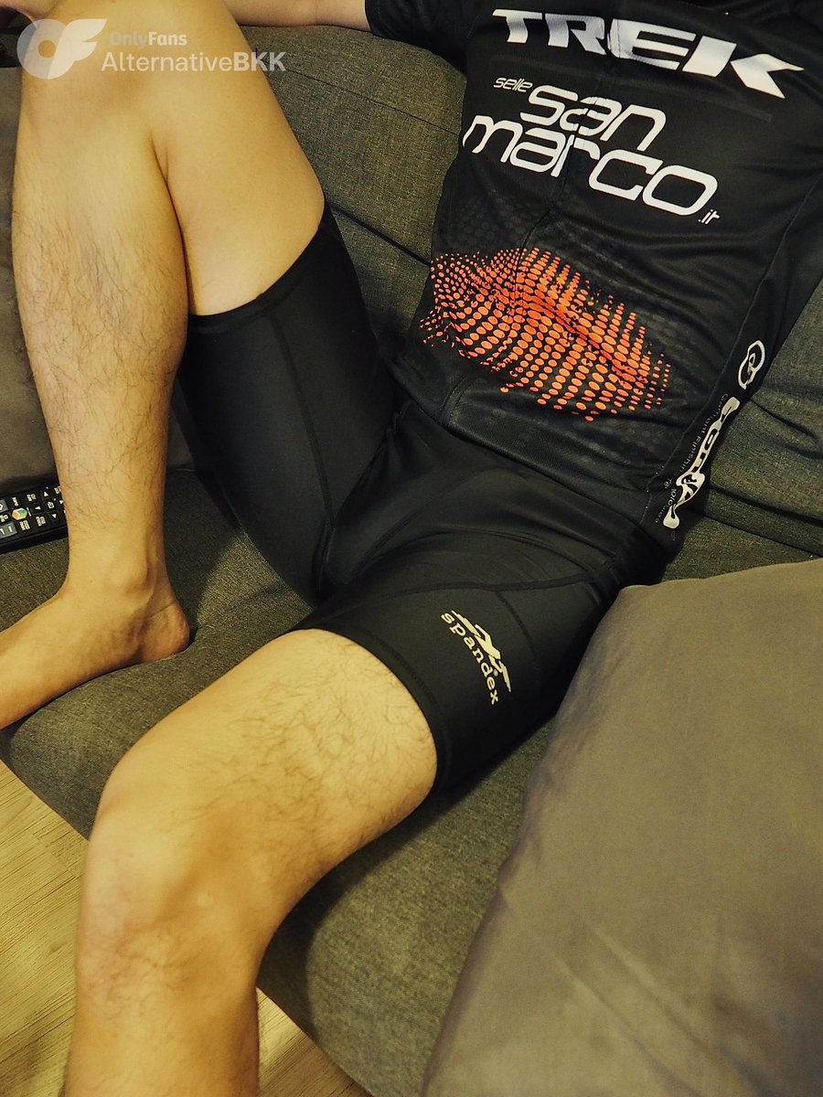AlternativeBKK's tweet photo. ซุกไซร้ดูไหมครับ เป้ายังเปียกๆอุ่นๆอยู่ ♨️🛋️ Let my sweaty crotch dry while watching a soccer match. So wet, warm with strong smell. https://t.co/jgxEIDWUKK