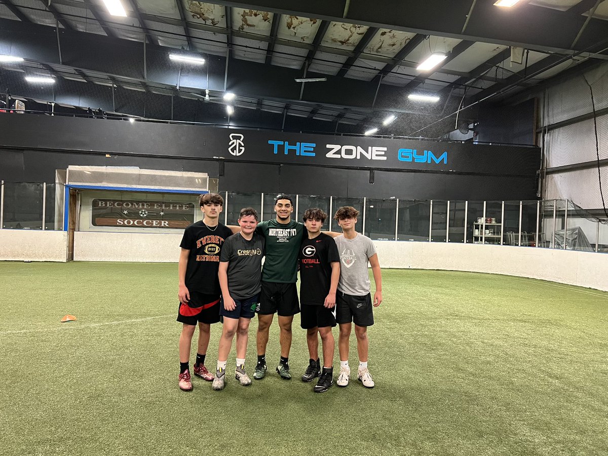 Developing the Next Generation of New England Linebackers….. LBU with Coach Jay Fielding <a href="/PactPerformance/">Pact Performance</a> and <a href="/joelmireles_1/">Joel Mireles</a> of <a href="/BrooksFb/">Brooks School Football</a> 
giving back and helping spread his knowledge to these kids….

Everett, Windham, Londonderry, Methuen….. 

LBU